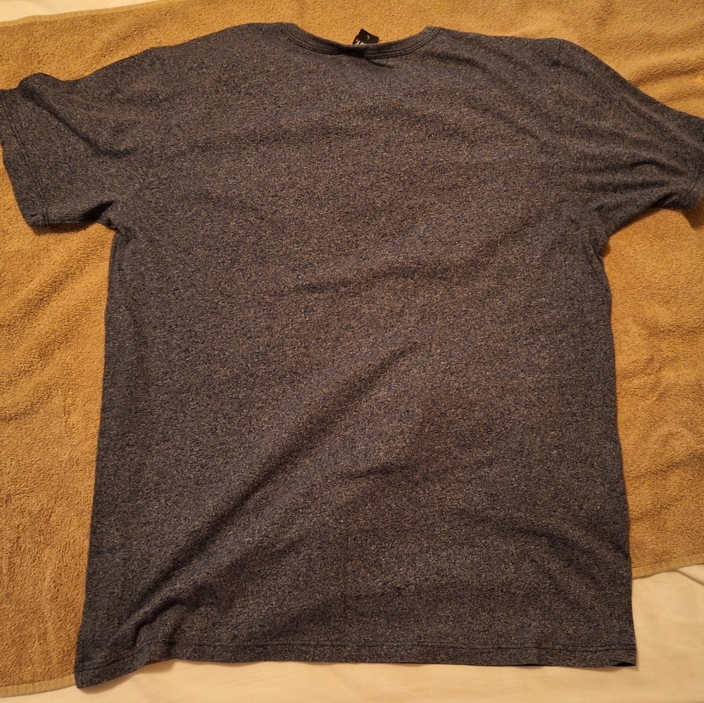 Obey Size Large T-shirt - Picture 2 of 2